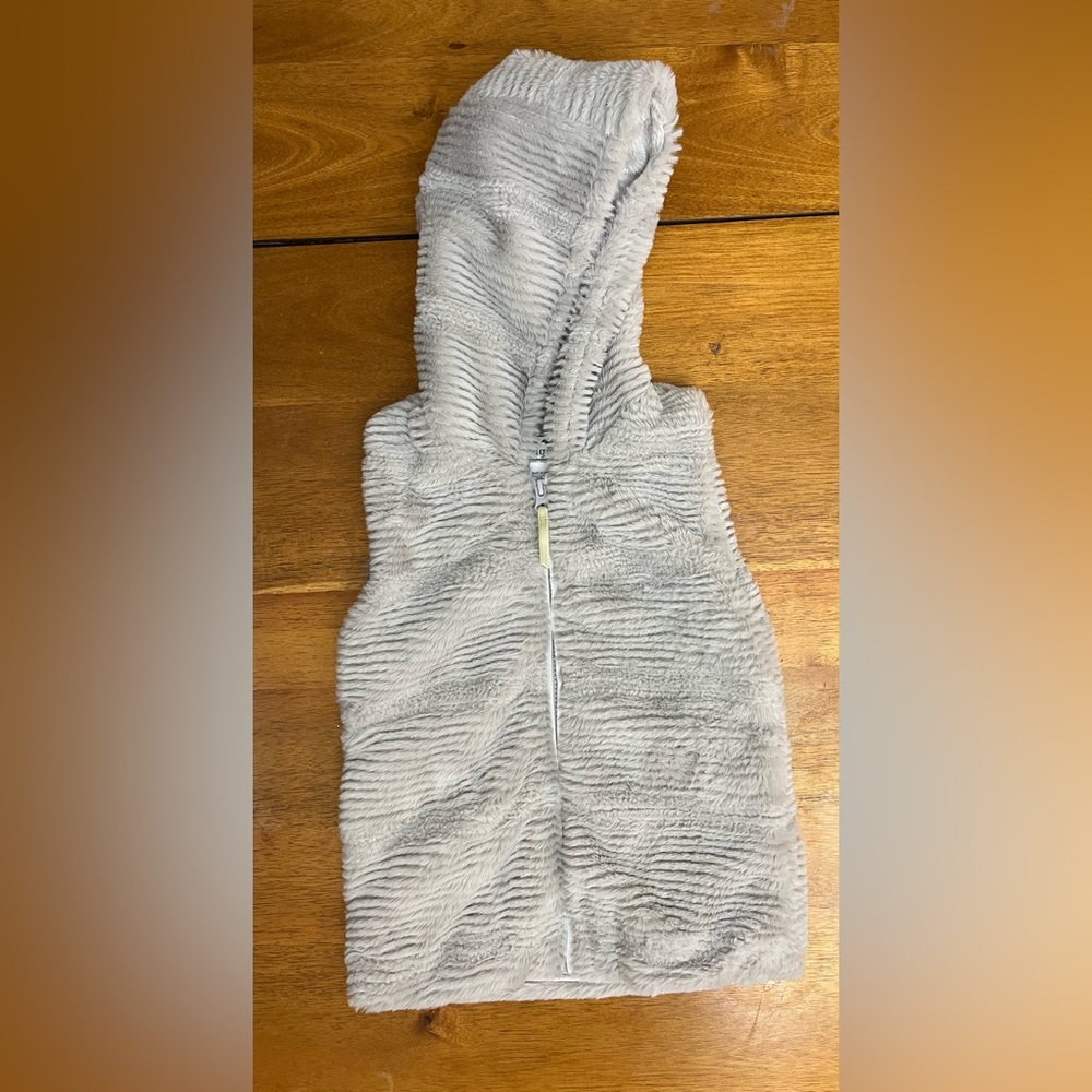 New Widgeon Vest. Kids Size Small. Never worn or washed. Immaculate